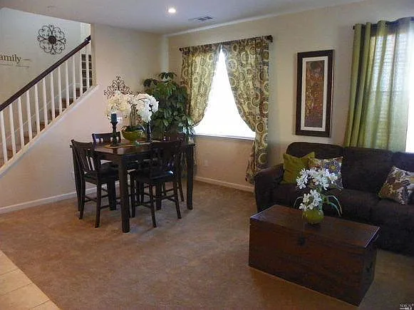 4 bed, 2.5 bath, 2511 sqft, $3,450 — Photo 2