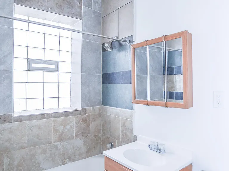 3948 W Roscoe St #2A — Photo 3