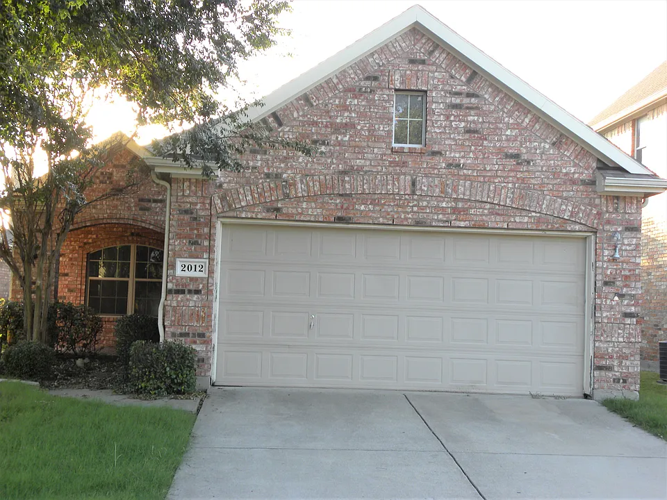 2012 Hopkins Dr