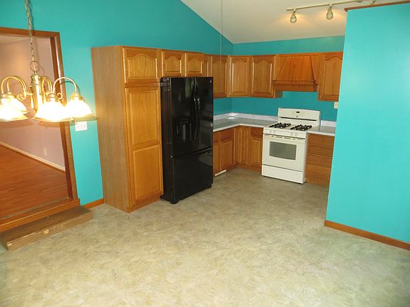 3rd image of 25012 Kenneth Ave