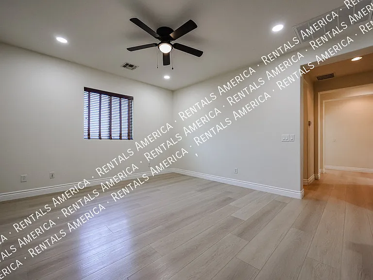 1081 N Mason Dr — Photo 36