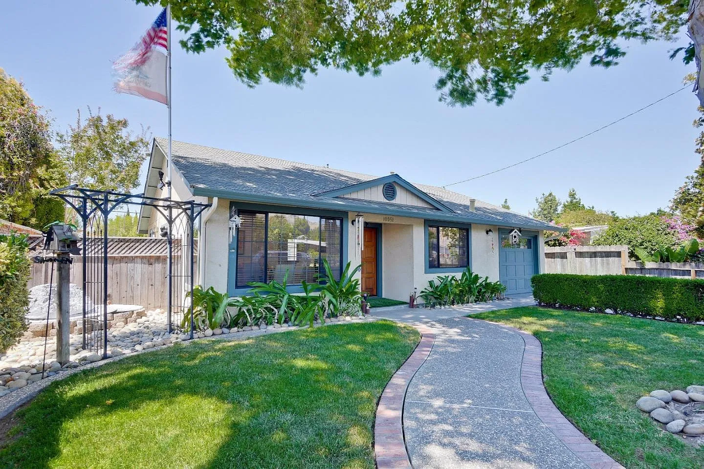 10051 Griffith St photo 1