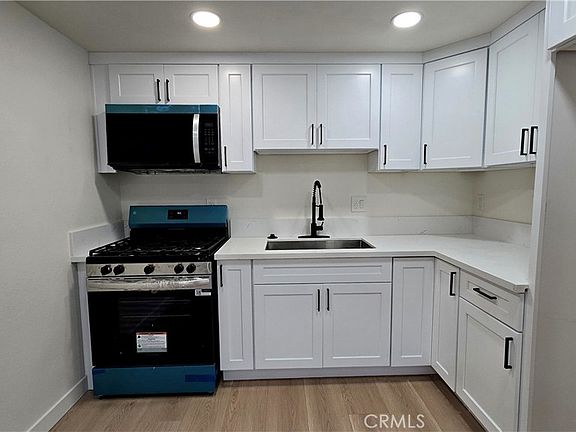 3rd image of 15917 Prairie Ave #2