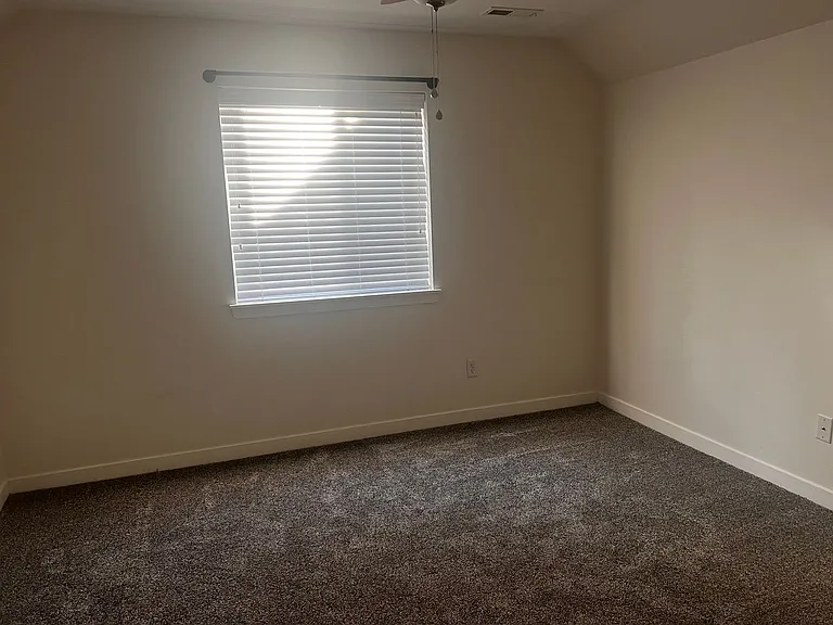 4704 Hadley St — Photo 6