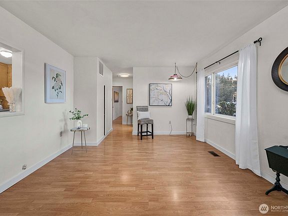 5th image of 9424 128th Street E