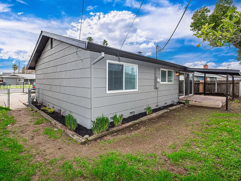 5201 Sky Pkwy — Photo 16
