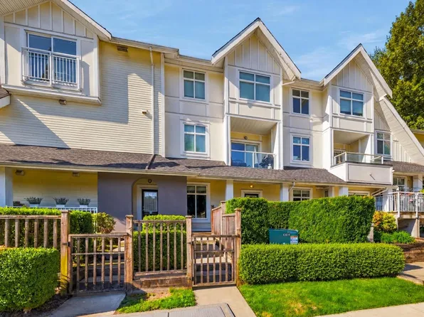 6965 Hastings St #32, Burnaby, BC V5B 1S9