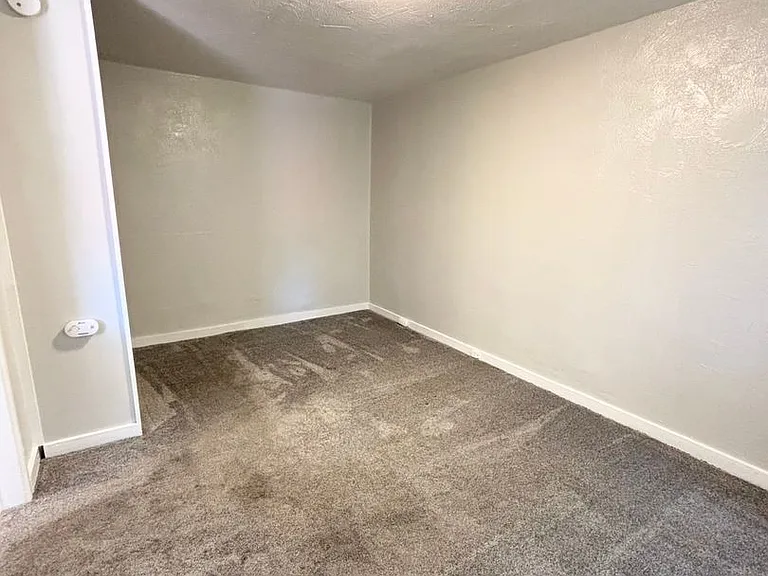 Iron Springs Apartments — Photo 23