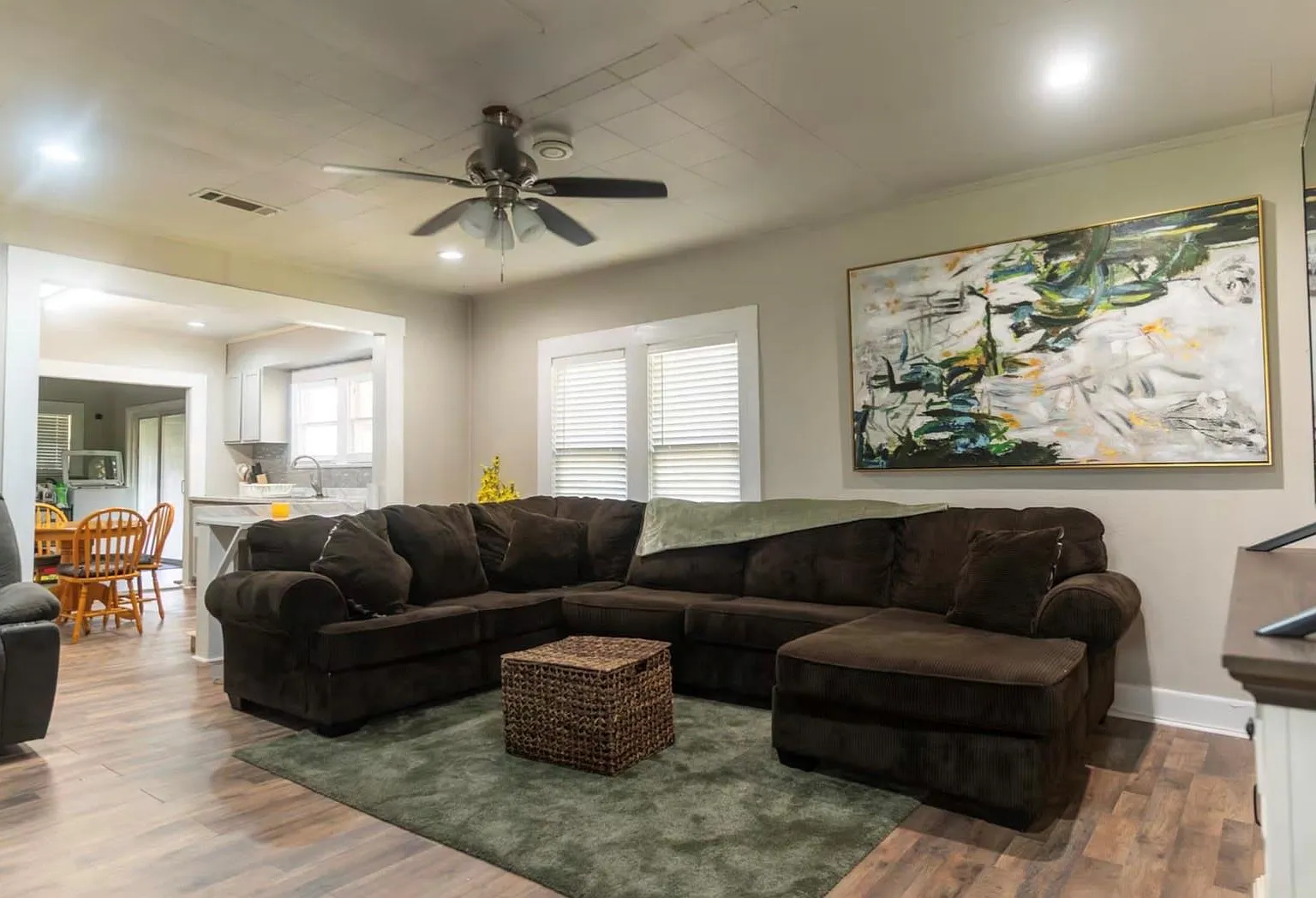 3 bed, 1.0 bath, 1120 sqft, $1,200 — Photo 1