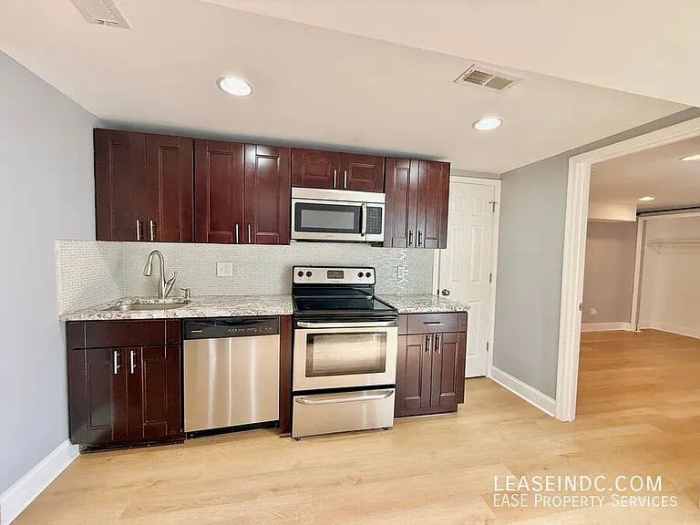 3119 11th St NW #B — Photo 8