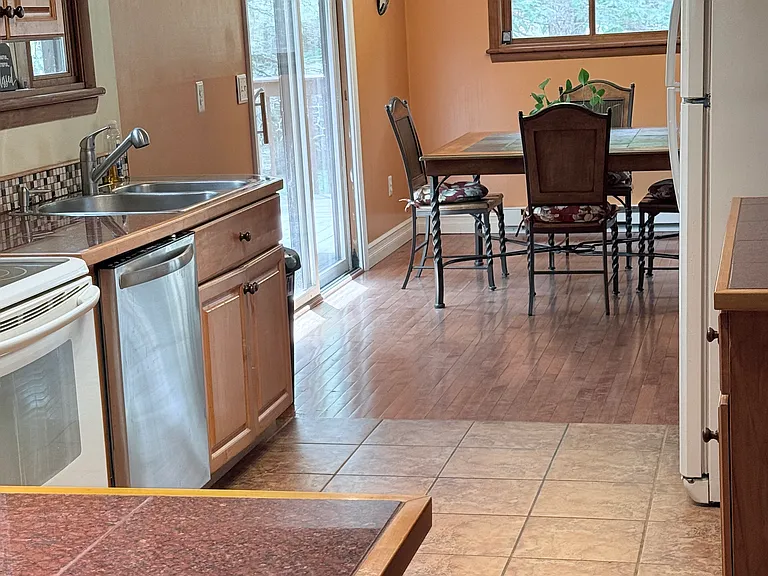 128 Eastwood Cir — Photo 18
