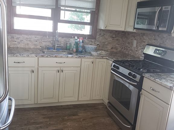 5th image of 5714 253rd St #1F