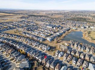 105 N Everhollow Rise SW, Calgary, AB T2Y 0B1