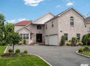 880 Glen Cove Ave, Glen Head, NY 11545