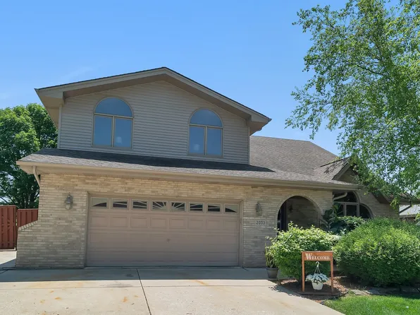 2033 Westbury Dr, Woodridge, IL 60517