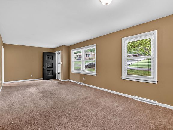 4th image of 9804 Greenlee Rd