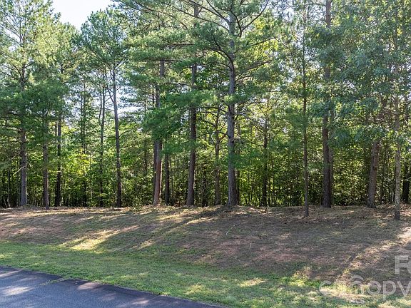 4th image of 312 Twin Cove Dr #137