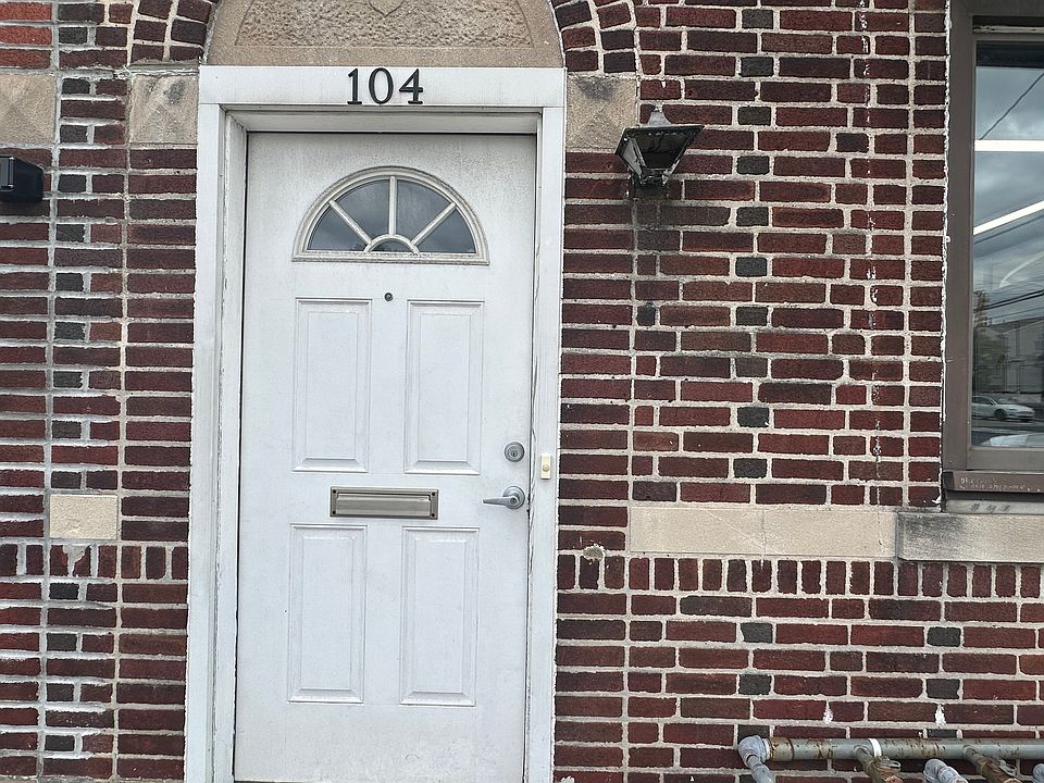 1st image of 104 E Columbia Ave Floor 2