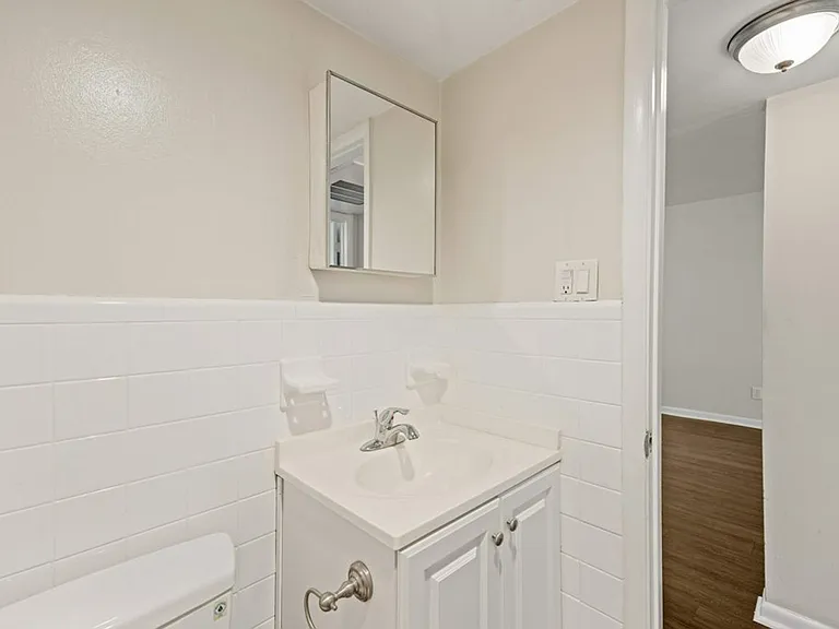 302 E Georgia St — Photo 15