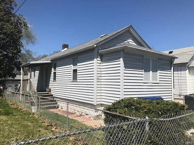 9845 Linn Ave photo 1