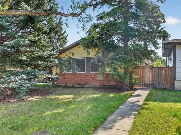 10540 W Oakfield Dr SW, Calgary, AB T2W 2A9