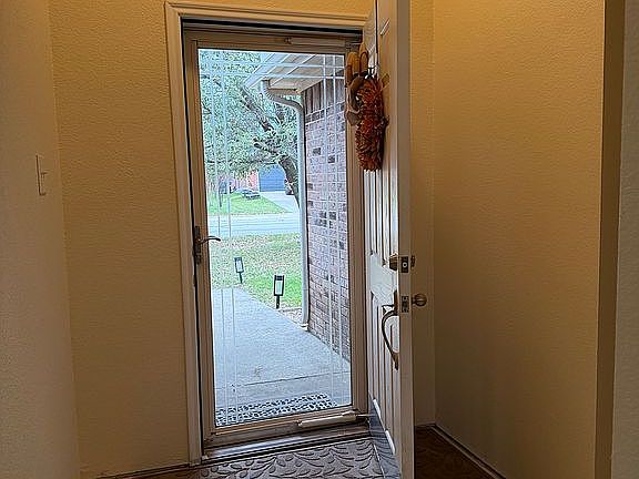 3rd image of 420 Stirling Rd