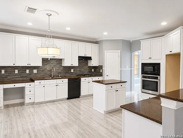 4 bed, 3.0 bath, 3453 sqft, $3,000 — Photo 3