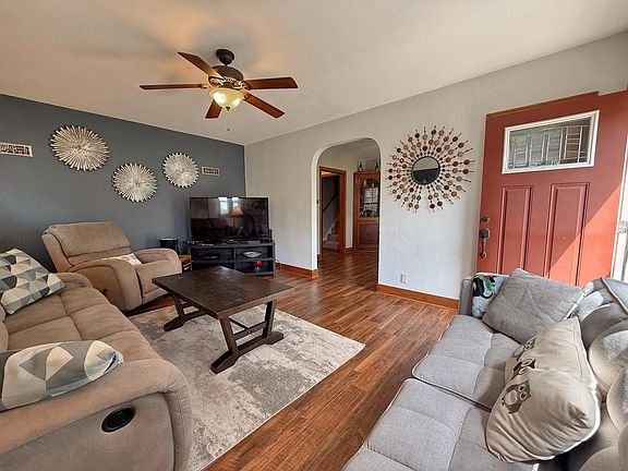 5th image of 602 E College AVENUE
