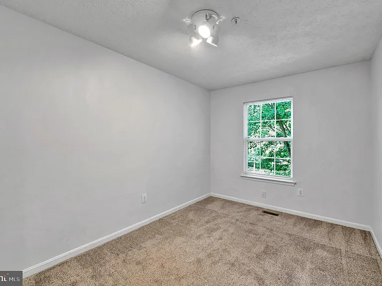 2406 Lemontree Ln — Photo 19