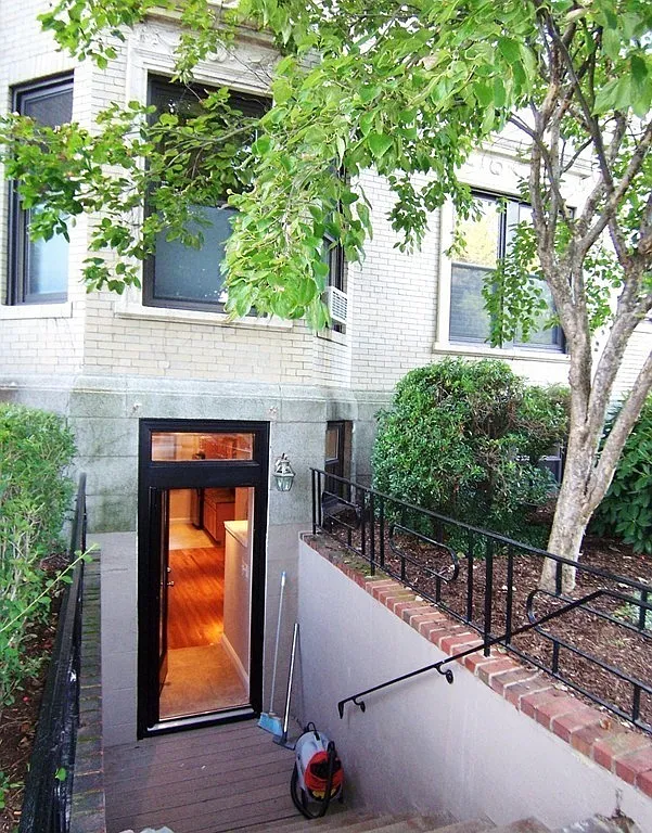 Building Photo - 61 Park Dr #22