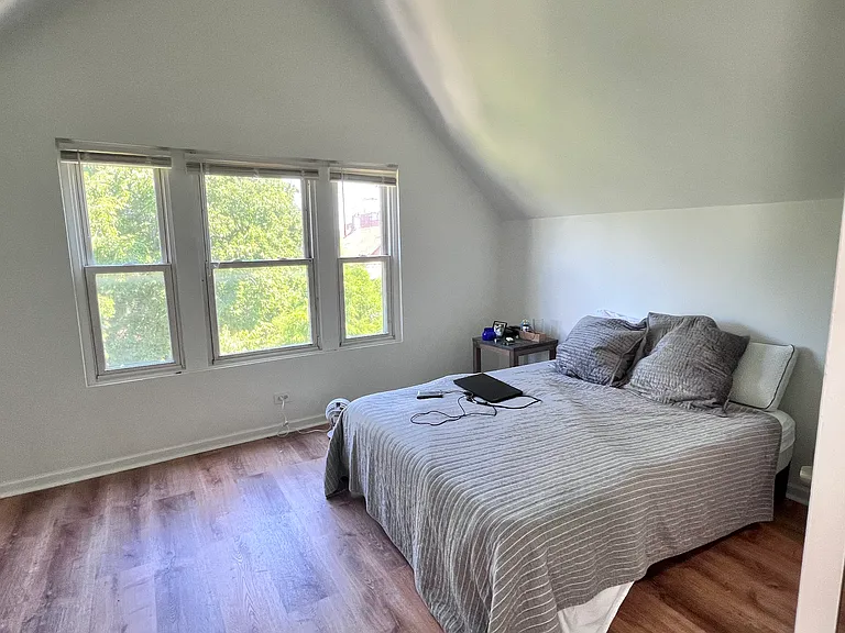 1447 W Fletcher St #2F — Photo 9