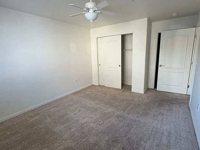 560 River View Dr #702 — Photo 6