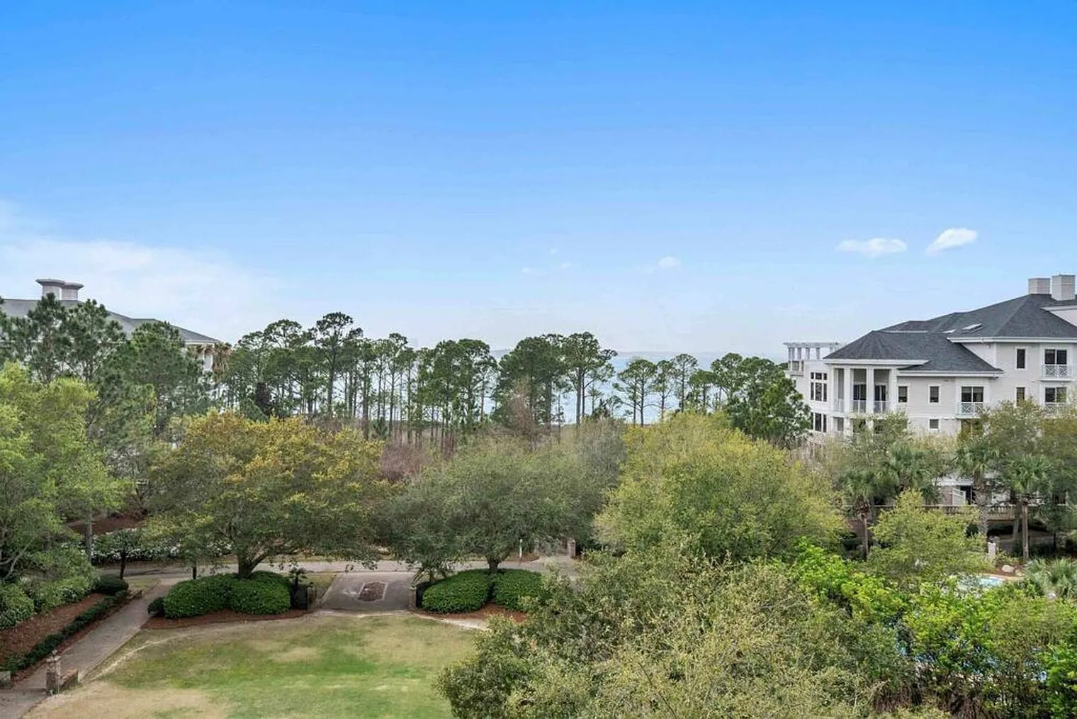 1 bed, 2.0 bath, 14046 sqft, $2,992 — Photo 4