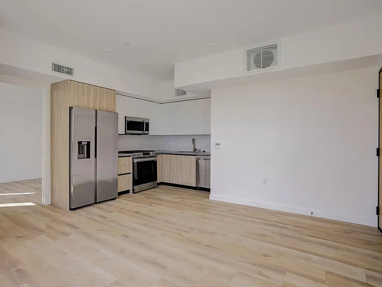 Fairfax Apartments — Photo 46