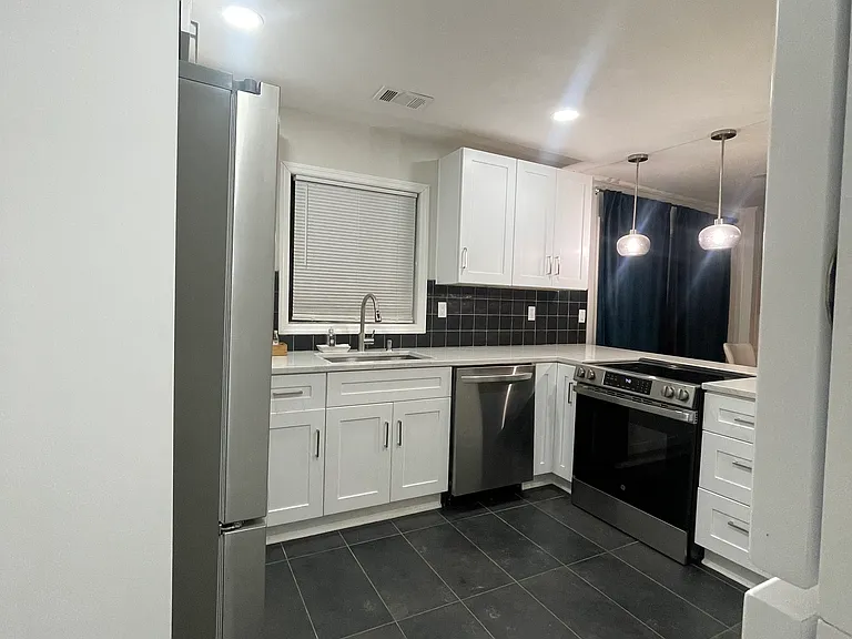 1413 Southland Vista Ct NE — Photo 3