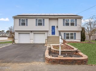 1352 Mermaid Ave, Beachwood, NJ 08722