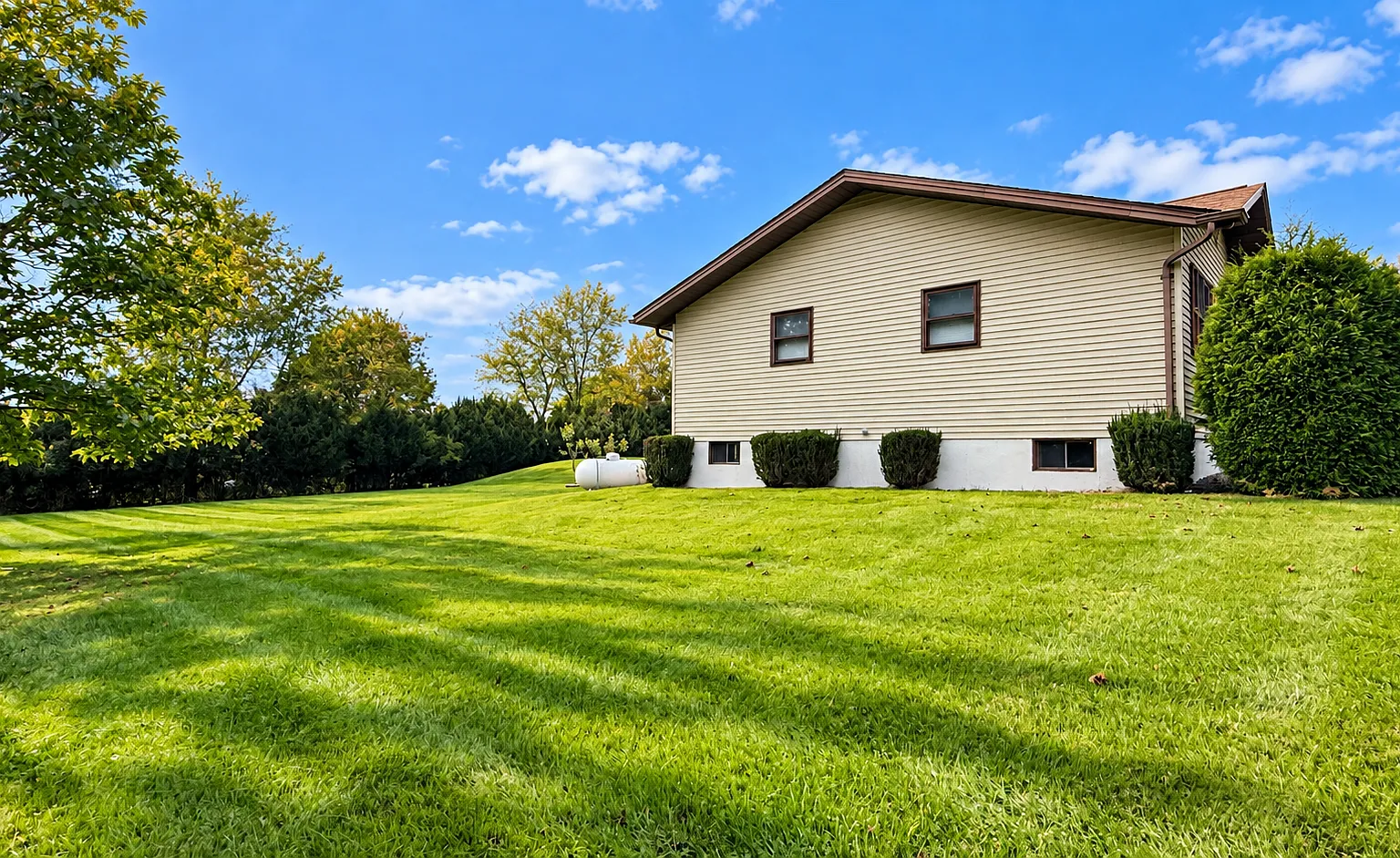 3 bed, 1251 sqft, $2,500 — Photo 3