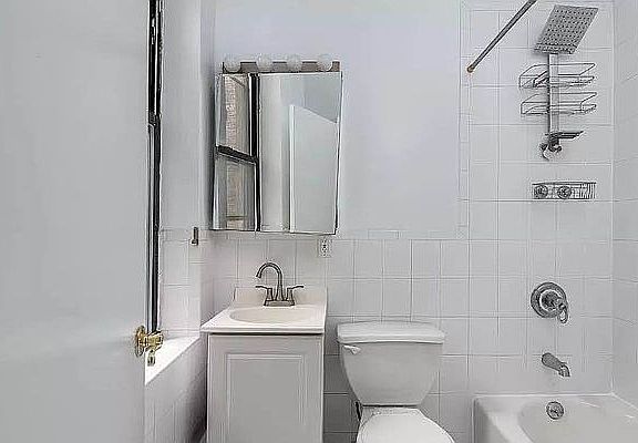 4th image of 4 Bleecker St #315