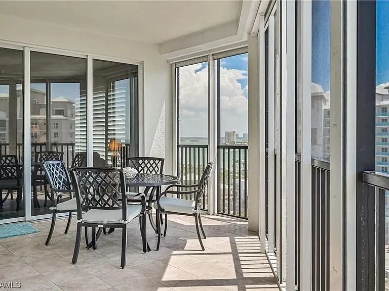 Dining Area on the Lanai