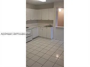 Building Photo - 5100 SW 41st St #322