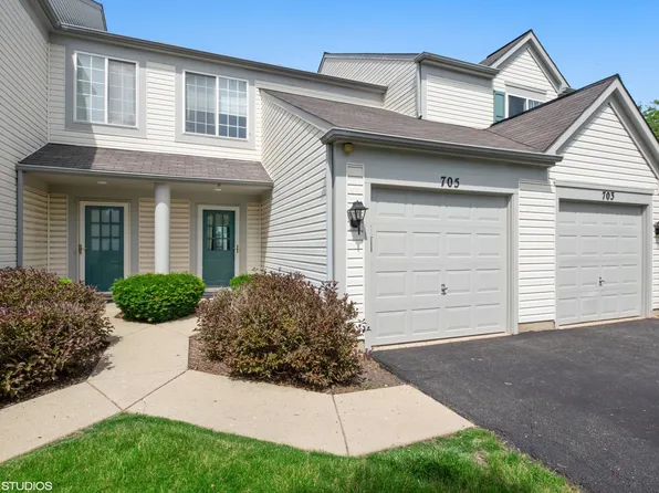 705 Blossom Ct, Naperville, IL 60540