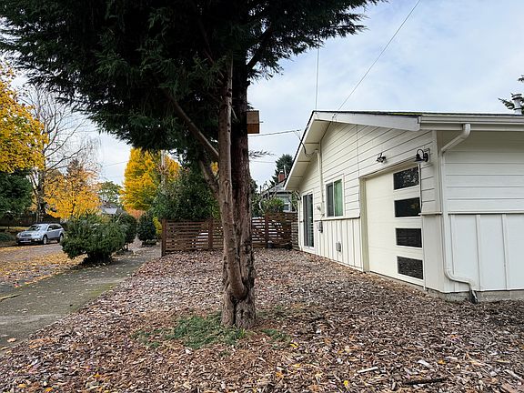 Low maintence side yard, with garage access
