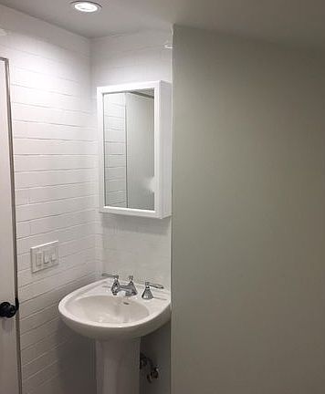 5th image of 207 Wortendyke Ave