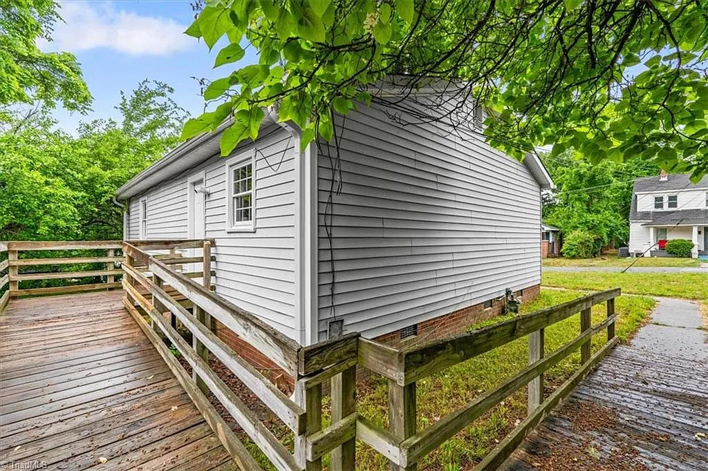 3 bed, 948 sqft, $1,750 — Photo 2