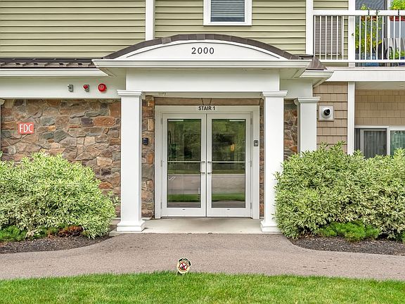 4th image of 2404 Pennington Dr #2404