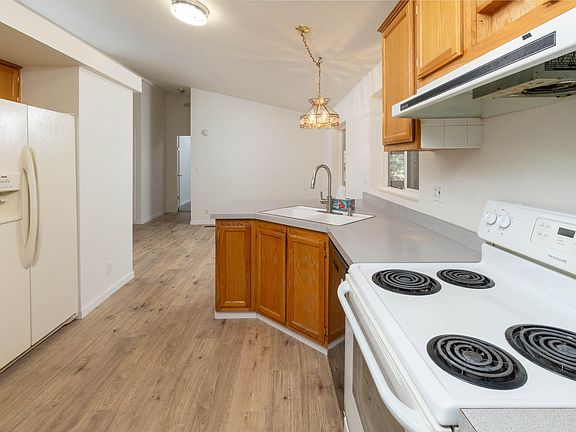 4th image of 2706 Boone Cir