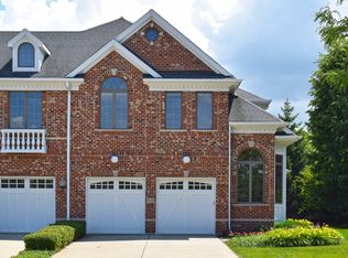 319 Arbor Glen Blvd, Schaumburg, IL 60195