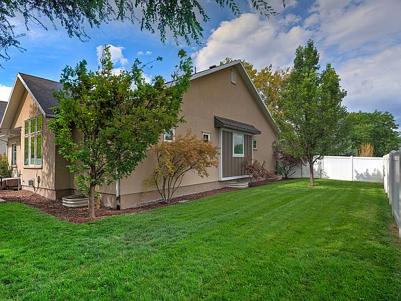 3rd image of 3981 S Orchard Park Ct E