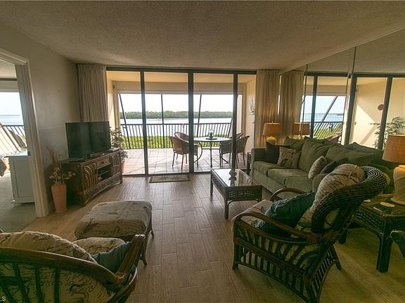 4th image of 4223 Bay Beach Ln APT E1