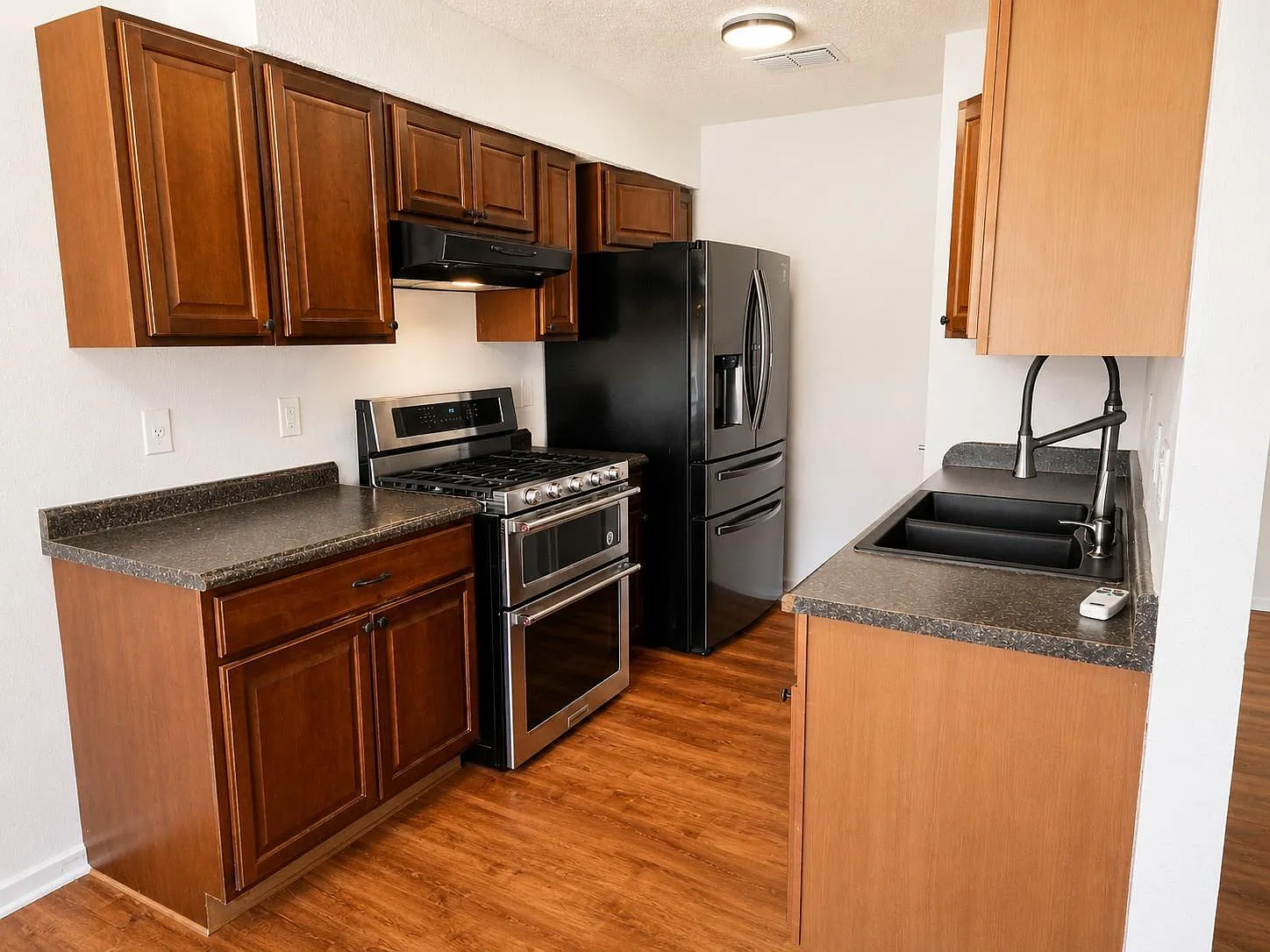 3 bed, 2.0 bath, 1112 sqft, $1,895 — Photo 4